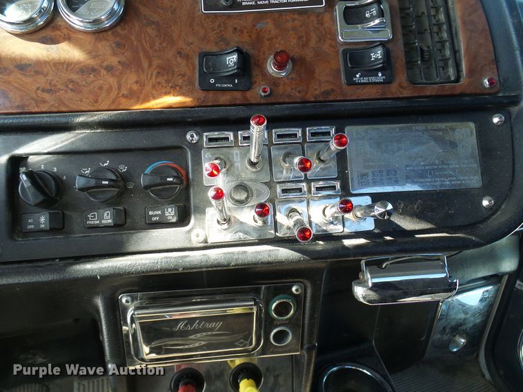 image for item DC2767 2003 Peterbilt 379  semi truck