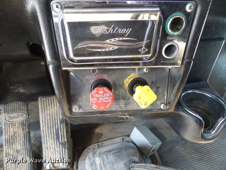 image for item DC2767 2003 Peterbilt 379  semi truck