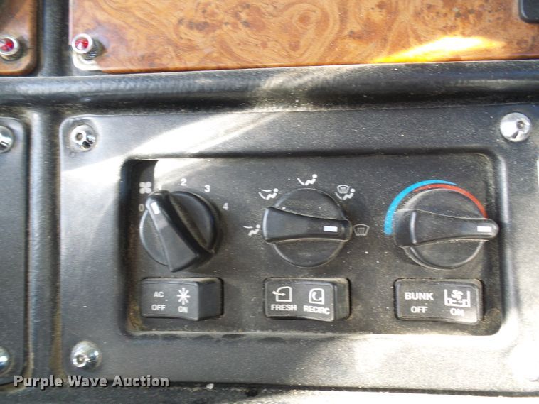 image for item DC2767 2003 Peterbilt 379  semi truck