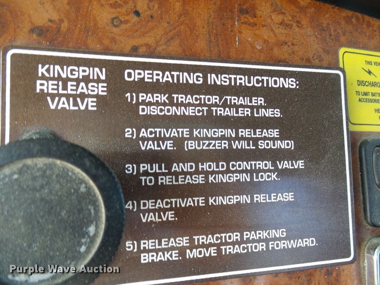 image for item DC2767 2003 Peterbilt 379  semi truck