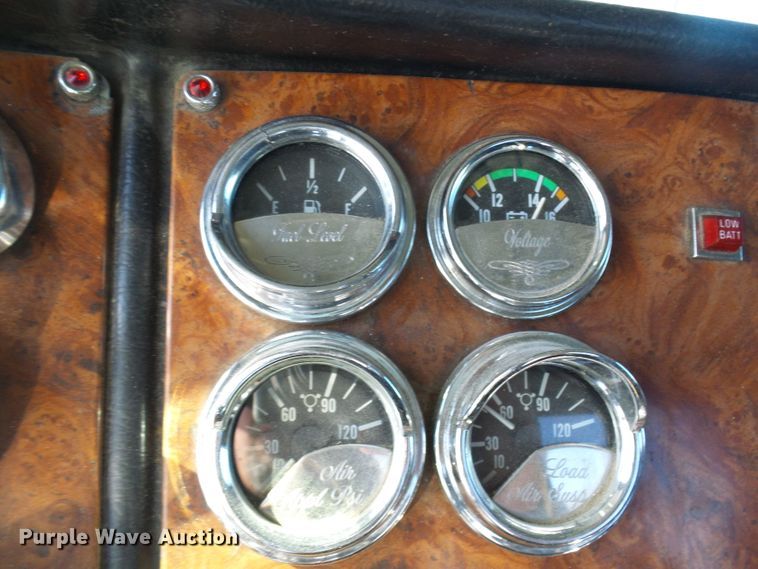 image for item DC2767 2003 Peterbilt 379  semi truck