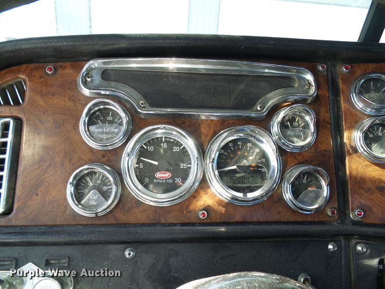 image for item DC2767 2003 Peterbilt 379  semi truck