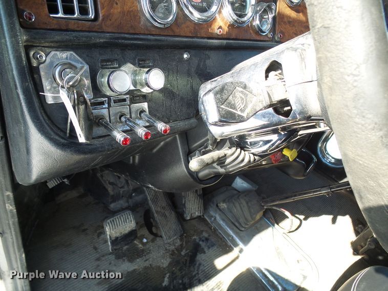 image for item DC2767 2003 Peterbilt 379  semi truck