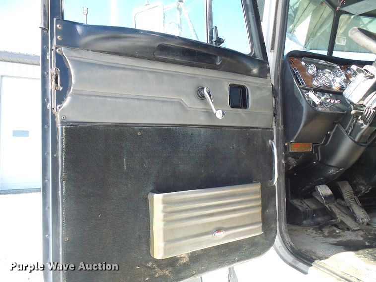 image for item DC2767 2003 Peterbilt 379  semi truck