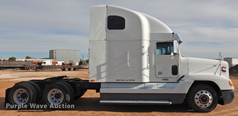 image for item DG1659 2000 Freightliner FLD120  semi truck