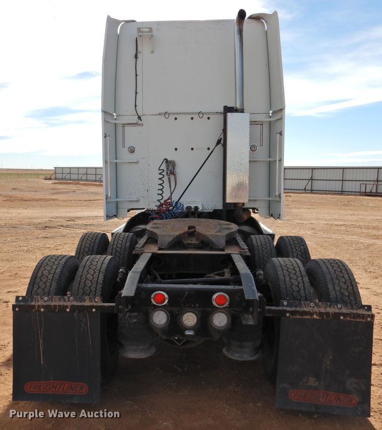 image for item DG1659 2000 Freightliner FLD120  semi truck