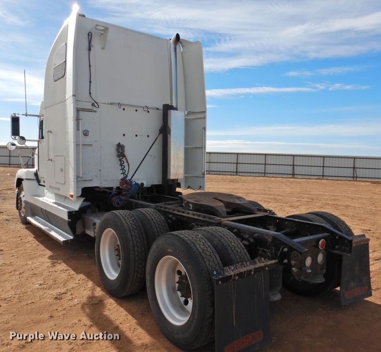 image for item DG1659 2000 Freightliner FLD120  semi truck