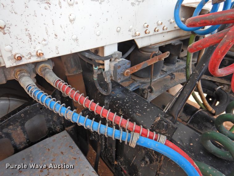 image for item DG1659 2000 Freightliner FLD120  semi truck