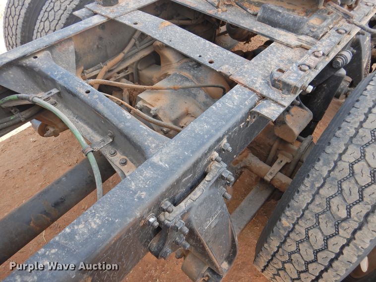 image for item DG1659 2000 Freightliner FLD120  semi truck