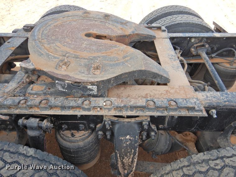 image for item DG1659 2000 Freightliner FLD120  semi truck