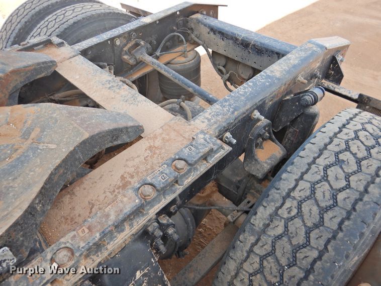 image for item DG1659 2000 Freightliner FLD120  semi truck