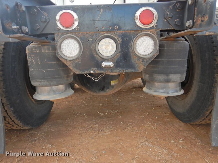 image for item DG1659 2000 Freightliner FLD120  semi truck