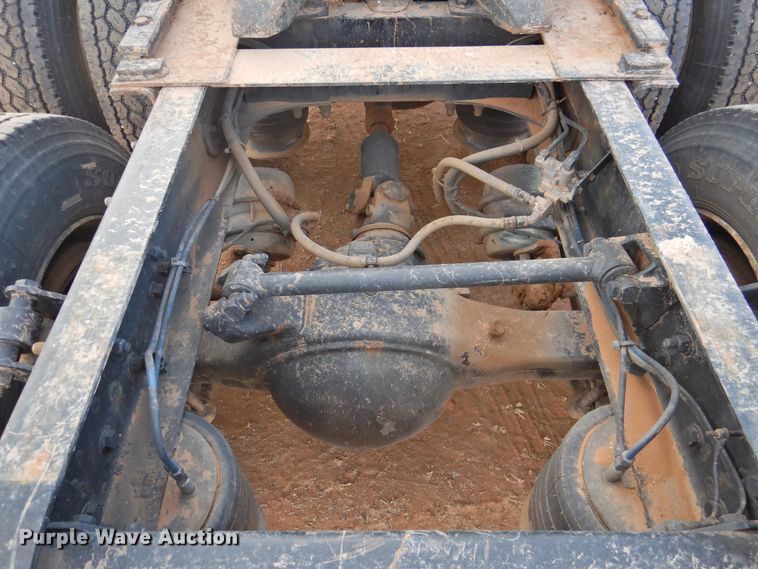 image for item DG1659 2000 Freightliner FLD120  semi truck