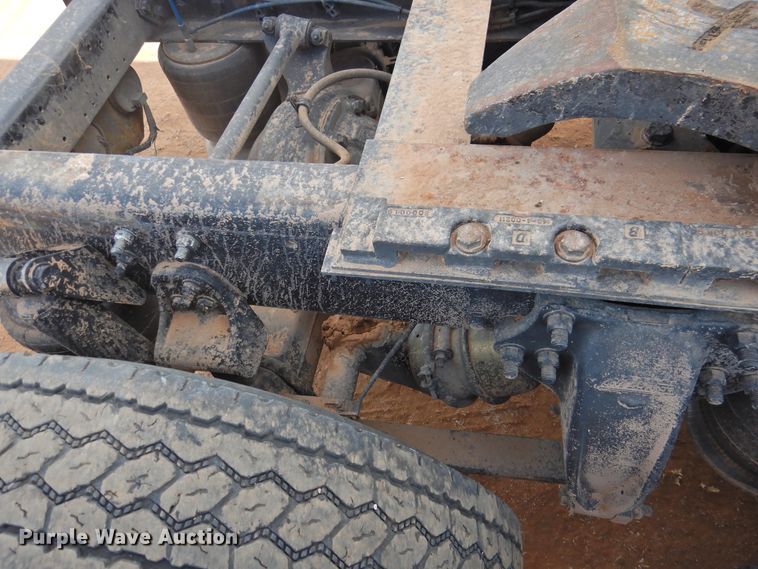 image for item DG1659 2000 Freightliner FLD120  semi truck