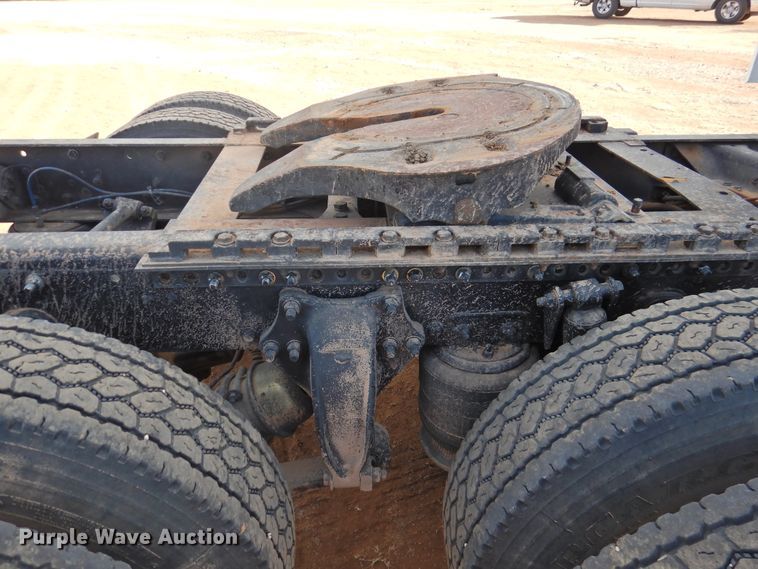 image for item DG1659 2000 Freightliner FLD120  semi truck