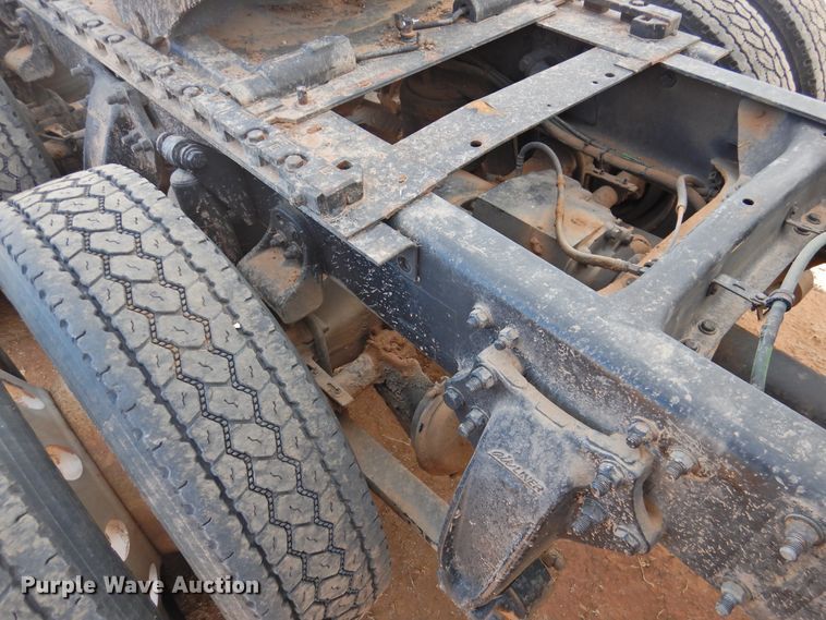 image for item DG1659 2000 Freightliner FLD120  semi truck