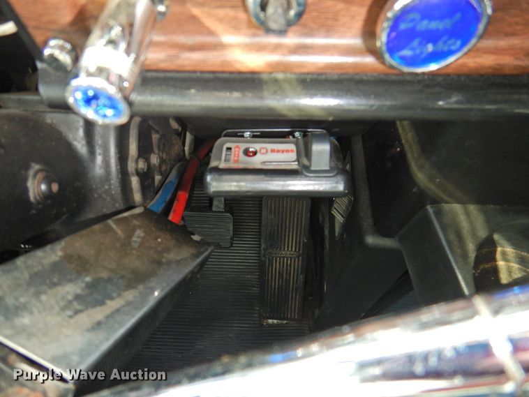 image for item DG1659 2000 Freightliner FLD120  semi truck