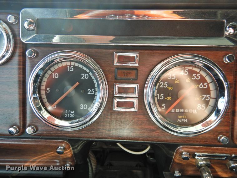 image for item DG1659 2000 Freightliner FLD120  semi truck