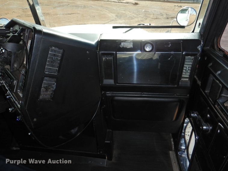 image for item DG1659 2000 Freightliner FLD120  semi truck