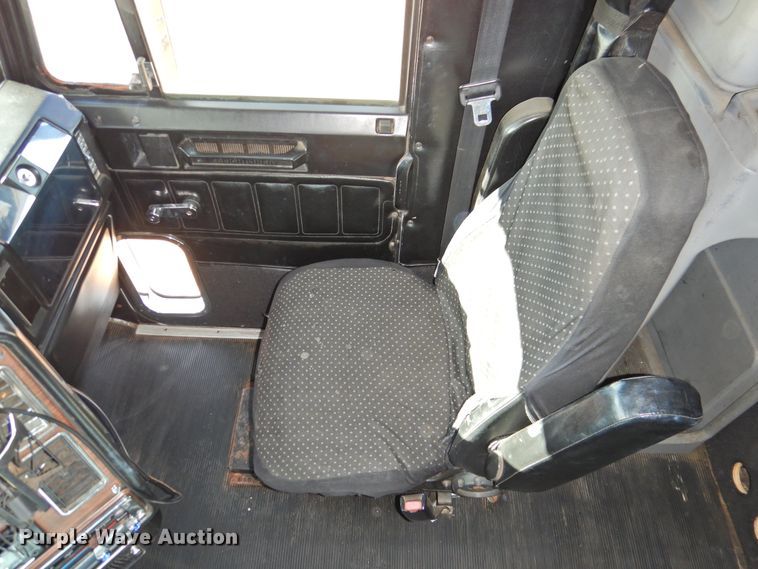 image for item DG1659 2000 Freightliner FLD120  semi truck