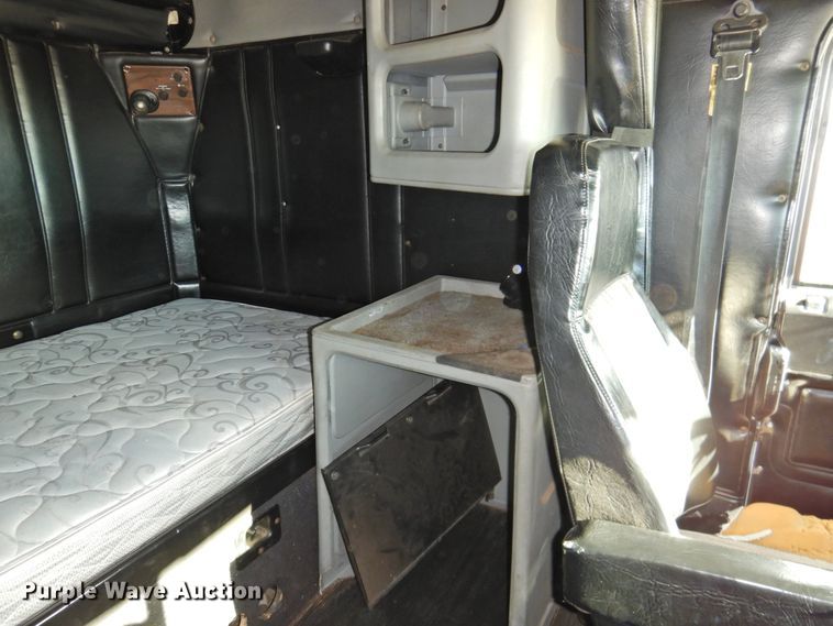 image for item DG1659 2000 Freightliner FLD120  semi truck