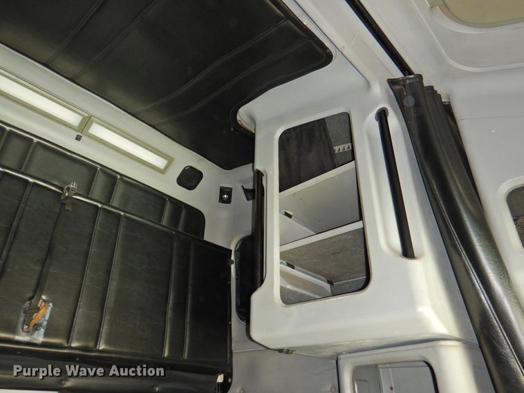 image for item DG1659 2000 Freightliner FLD120  semi truck