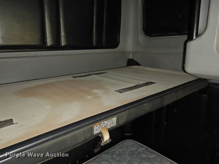 image for item DG1659 2000 Freightliner FLD120  semi truck