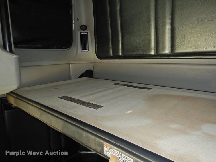 image for item DG1659 2000 Freightliner FLD120  semi truck