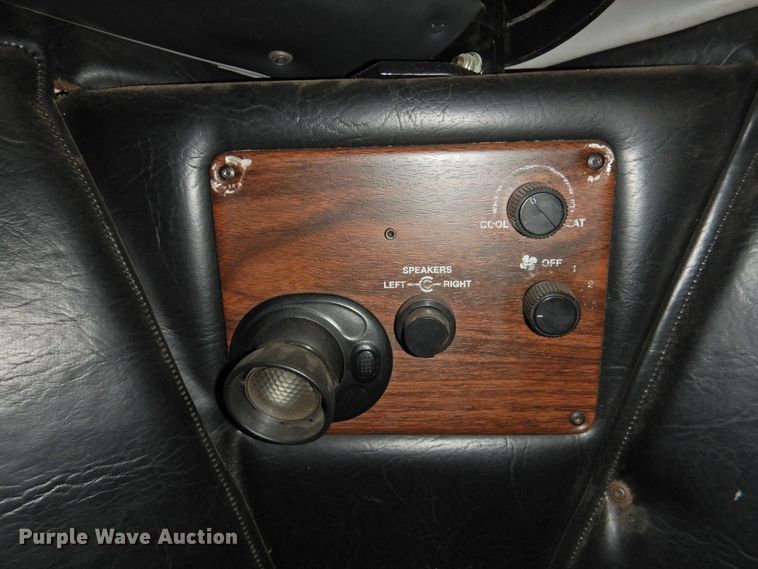 image for item DG1659 2000 Freightliner FLD120  semi truck