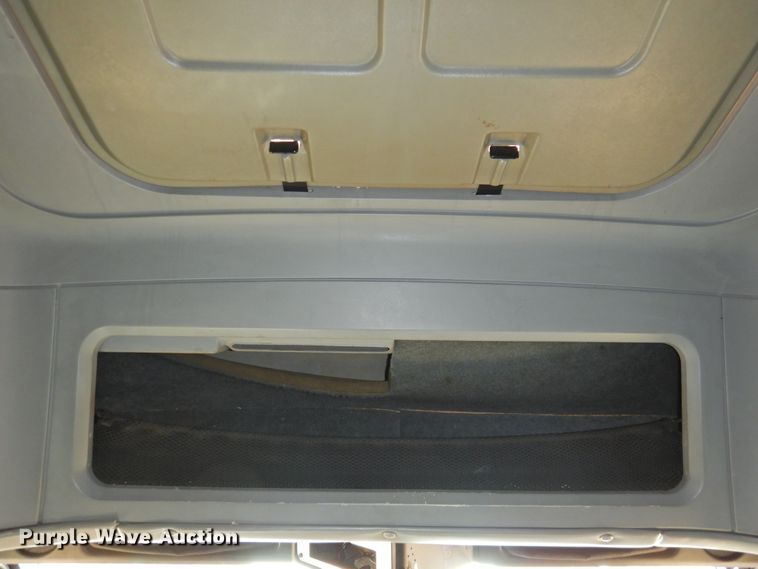 image for item DG1659 2000 Freightliner FLD120  semi truck