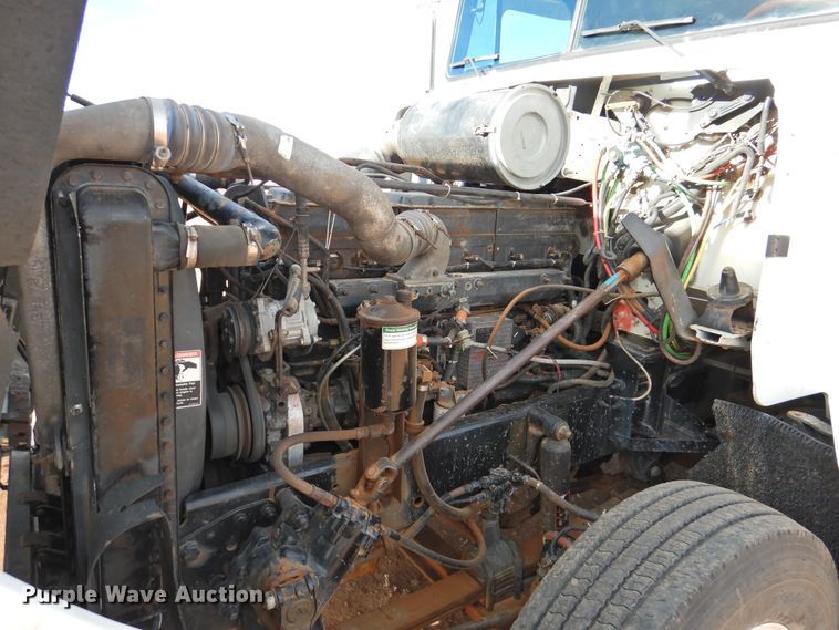 image for item DG1659 2000 Freightliner FLD120  semi truck