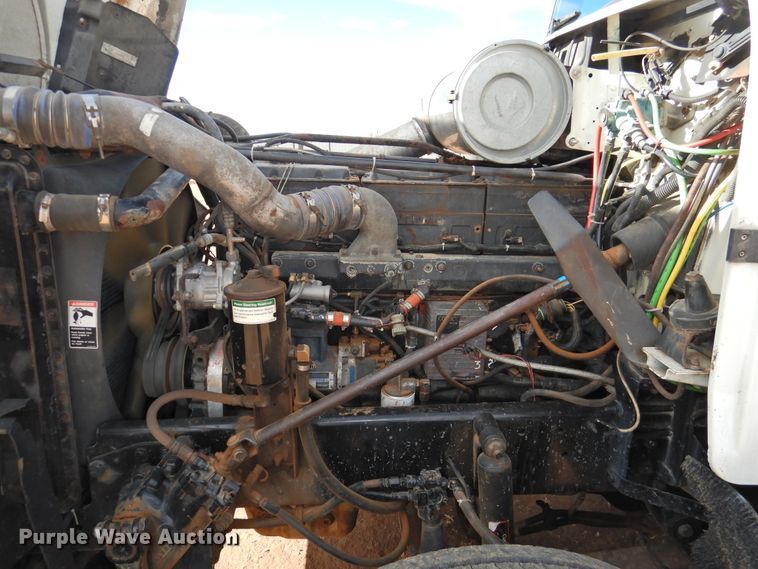 image for item DG1659 2000 Freightliner FLD120  semi truck