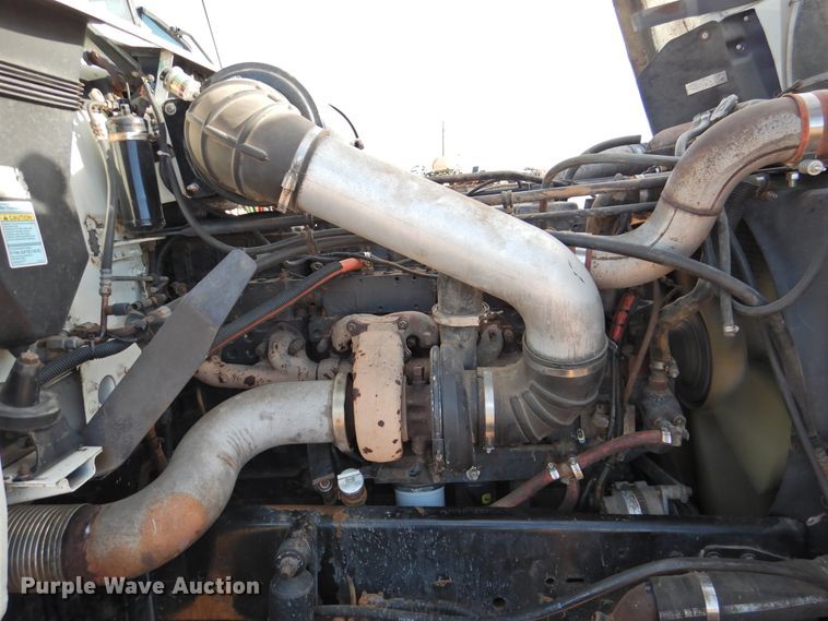 image for item DG1659 2000 Freightliner FLD120  semi truck