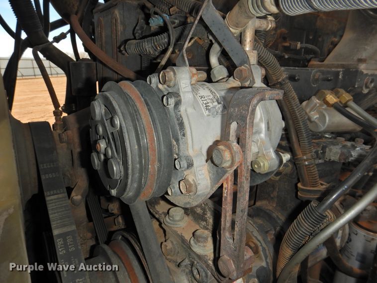 image for item DG1659 2000 Freightliner FLD120  semi truck