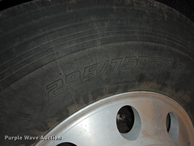 image for item DG1659 2000 Freightliner FLD120  semi truck