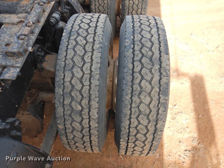 image for item DG1659 2000 Freightliner FLD120  semi truck