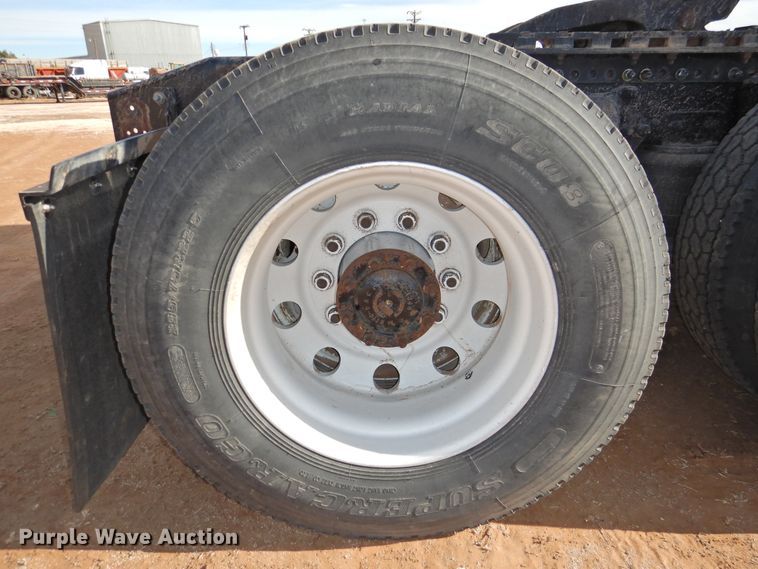 image for item DG1659 2000 Freightliner FLD120  semi truck