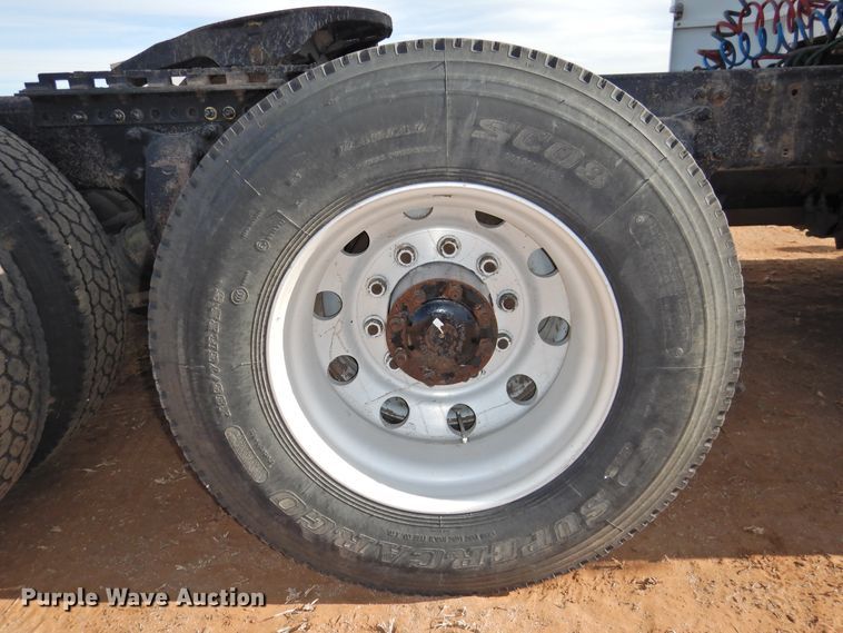 image for item DG1659 2000 Freightliner FLD120  semi truck