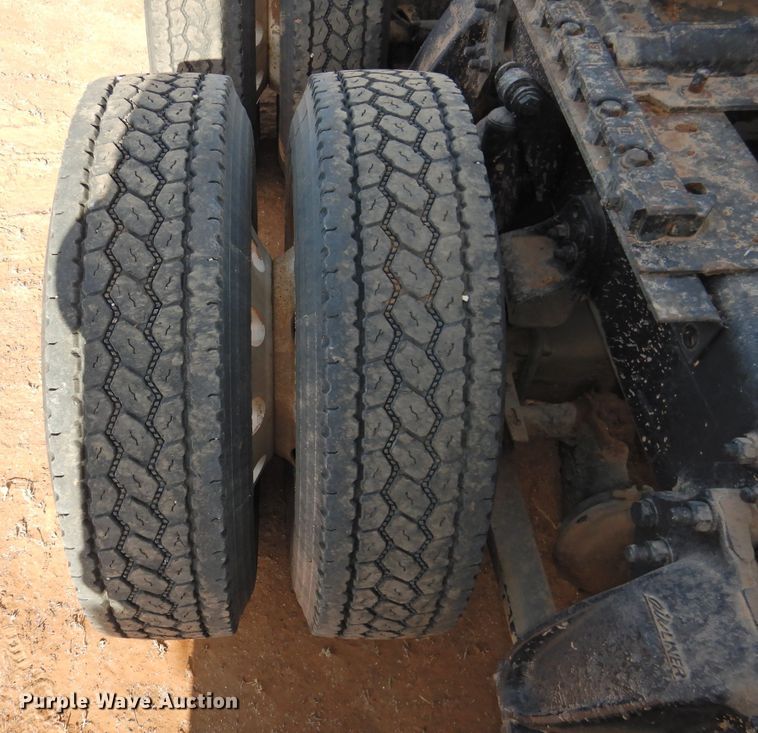 image for item DG1659 2000 Freightliner FLD120  semi truck