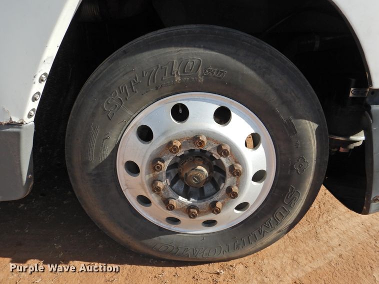 image for item DG1659 2000 Freightliner FLD120  semi truck