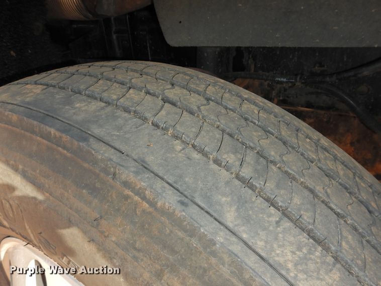 image for item DG1659 2000 Freightliner FLD120  semi truck