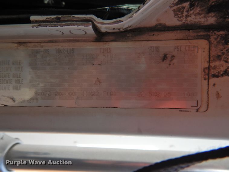 image for item DG1659 2000 Freightliner FLD120  semi truck