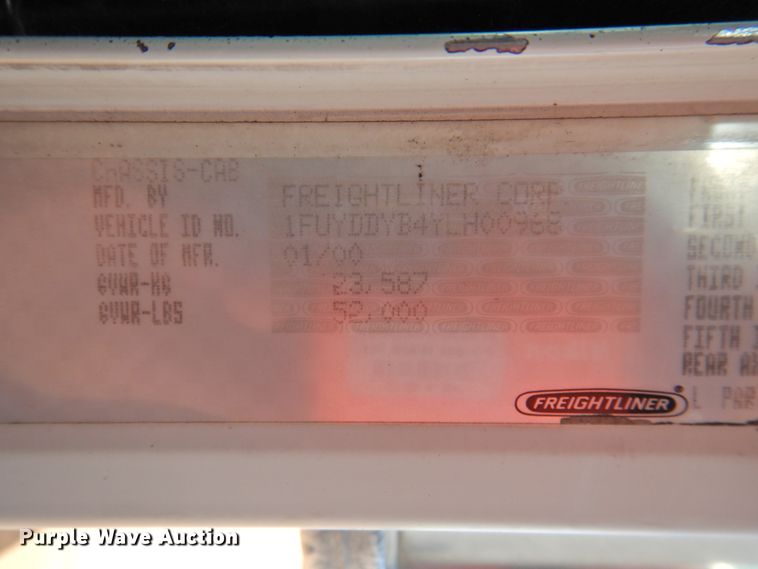 image for item DG1659 2000 Freightliner FLD120  semi truck