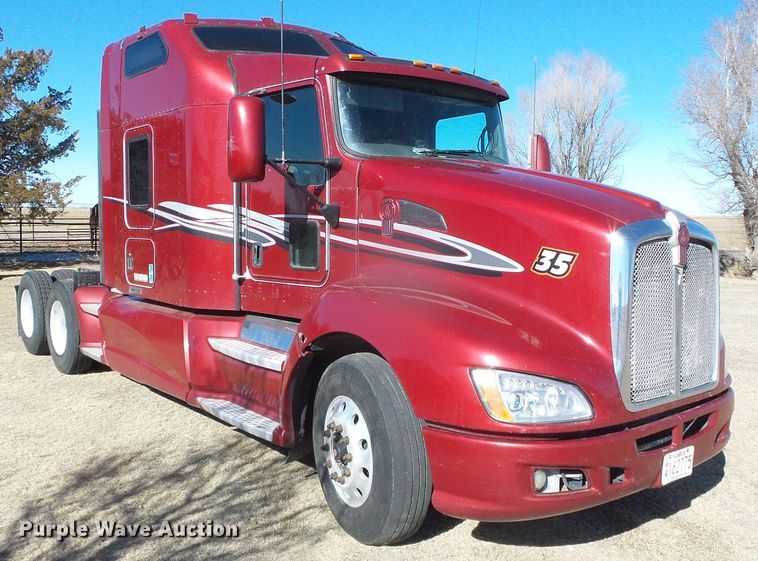 image for item DG8465 2008 Kenworth T600  semi truck