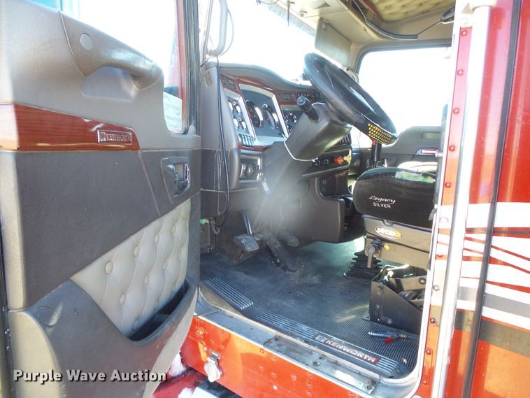 image for item DG8465 2008 Kenworth T600  semi truck