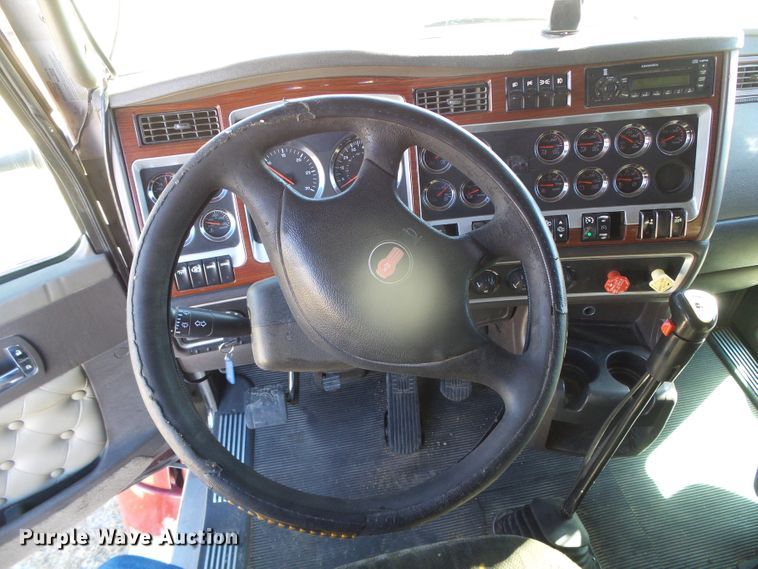 image for item DG8465 2008 Kenworth T600  semi truck
