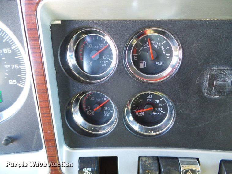 image for item DG8465 2008 Kenworth T600  semi truck