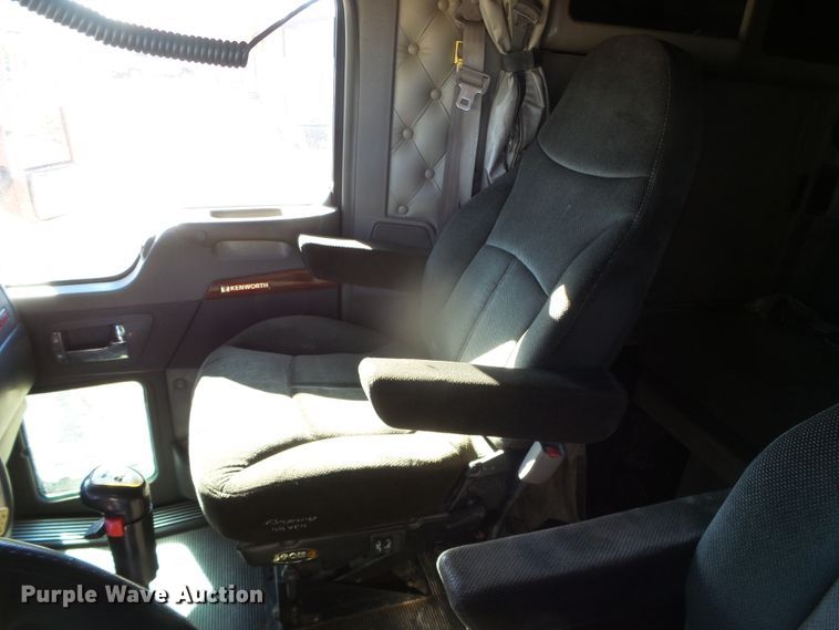 image for item DG8465 2008 Kenworth T600  semi truck