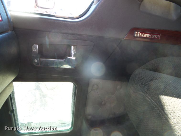 image for item DG8465 2008 Kenworth T600  semi truck