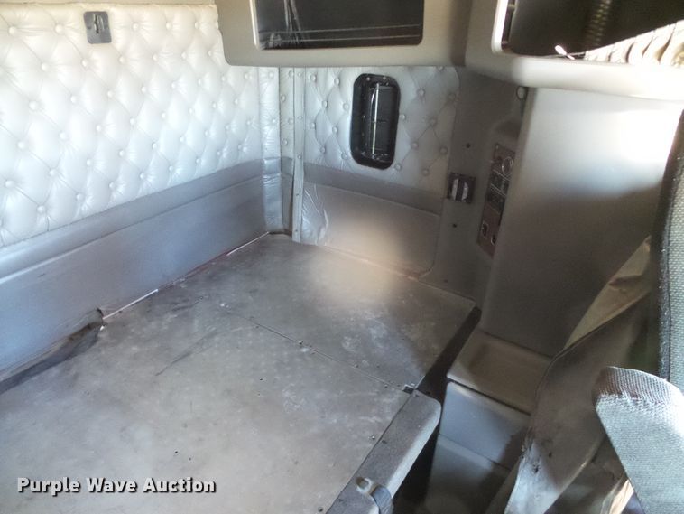 image for item DG8465 2008 Kenworth T600  semi truck